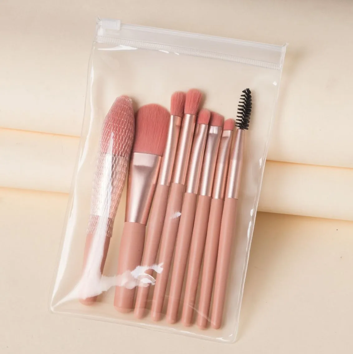 Miss Beauty New 8 Pcs Makeup Brush Set in Random Colors