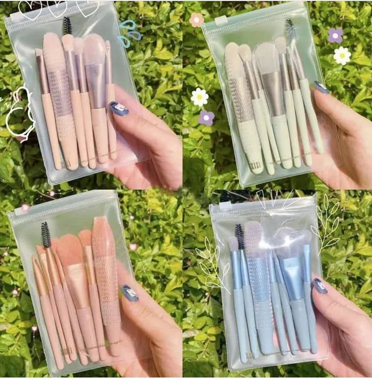 Miss Beauty New 8 Pcs Makeup Brush Set in Random Colors